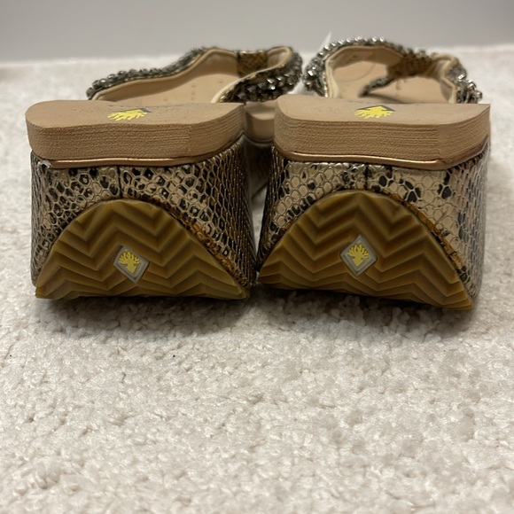 Volatile Platform flip Flops - Picture 4 of 4